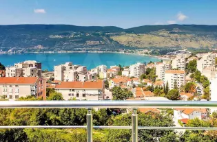 4-к. квартира, 112 м², Херцег-Нови, Черногория