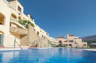 Продажа - Апартамент - Estepona, Испания