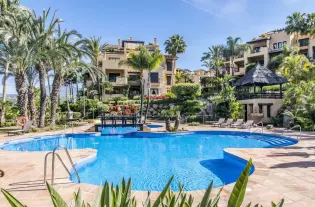 Продажа - Апартамент - Estepona, Испания