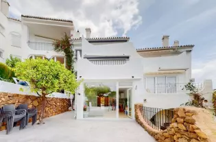 Продажа - Апартамент - Altos de los Monteros, Испания