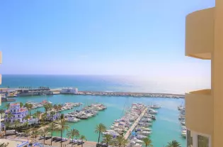 Продажа - Апартамент - Estepona, Испания