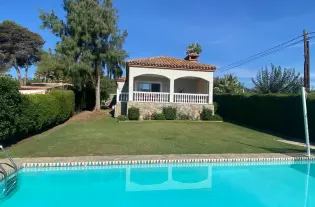 Продажа - Дом - Estepona, Испания