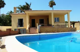 Продажа - Дом - Estepona, Испания