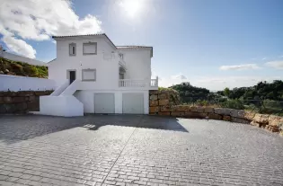 Продажа - Дом - Estepona, Испания