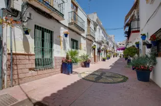 Продажа - Участок - Estepona, Испания