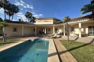 Продажа - Дом - Estepona, Испания