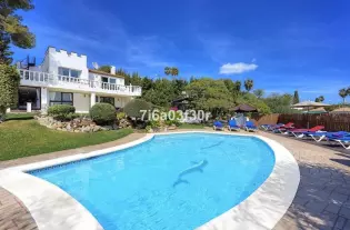 Продажа - Дом - Estepona, Испания