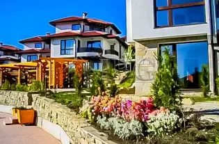 Квартира с видом на бассейн с 3 спальнями, 2 ванными комнатами в Bay View Villas, Кошарица