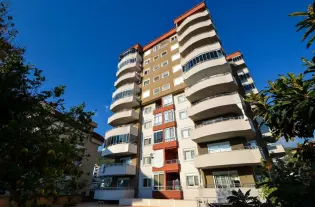 Трехкомнатные апартаменты площадью 120 м2 с застекленными террасами и видом на море в районе Джикджилли, Алания (Турция)