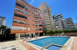 Апартаменты 2+1, площадью 125 м2 с застекленными террасами в 500 метрах от моря в Махмутларе