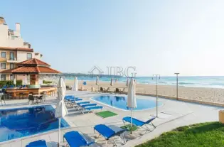 Трехкомнатная квартира с видом на море в Обзор Beach Resort