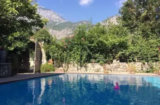Потрясающий отель с видом на горы на продажу в Кемер Турция