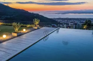 Просторные апартаменты с видом на море и природу в Измире