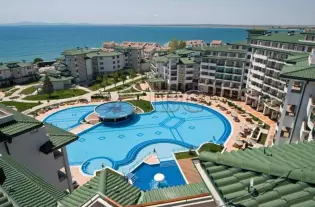 Большая 103 кв. м. 2-комнатная квартира в Emerald Beach Resort & SPA *****