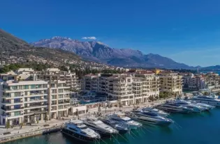 Квартира с тремя спальнями в Porto Montenegro