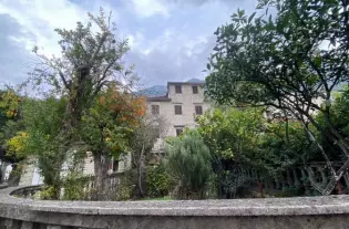 Каменный дом с большим участком землиДоброта,Котор