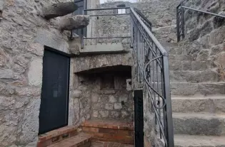 Два отремонтированных каменных домаДжурашевичи,Тиват