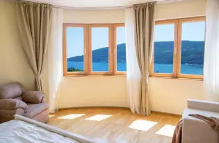Квартира в Херцег-Нови, Черногория, 105 м2