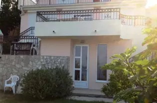 Дом в Шушани, Черногория
