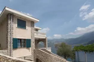 Коммерческая недвижимость в Каменари, Черногория, 235 м2
