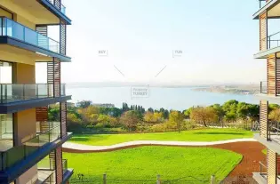 Дома в Стамбуле с панорамным видом на озеро Кючюкчекмедже