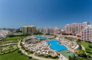 Двухкомнатную квартиру в Majestic Beach Resort, Солнечный Берег