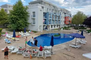 Трехкомнатная квартира с видом на бассейн в комплексе Санни Дей 3, Солнечный Берег