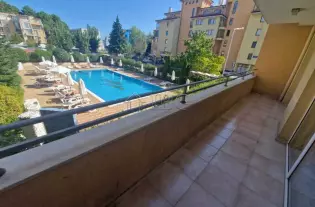 Трехкомнатная квартира с видом на бассейн в комплексе Камелия Гарден, Солнечный Берег
