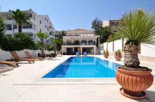 Вилла  люкс с бассейном в Крашичи