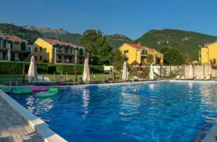 Продажа дома в клубном посёлке в пригороде Будвы