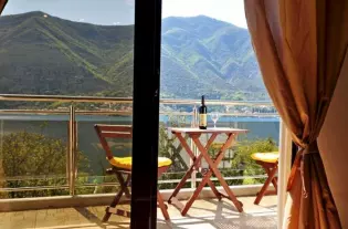 Вилла с шестью спальнями в Доброте