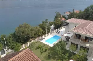 Вилла с бассейном в Столиве