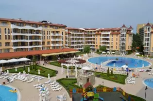 Квартира с 1 спальней с видом на бассейн и двумя балконами в Royal Sun, Солнечный Берег