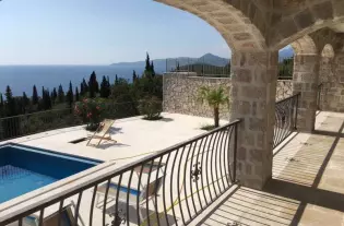 Вилла с бассейном в Дробни Пьесак