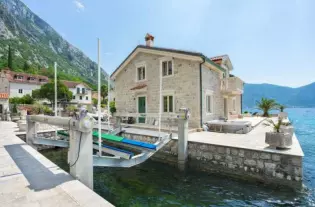 Вилла на частном острове в Люте