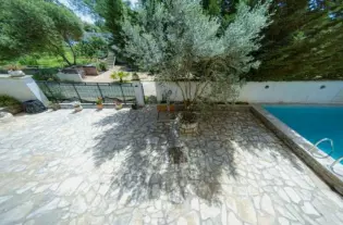 Дом с бассейном в Кримовице