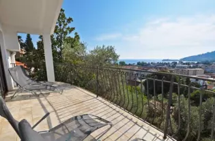 Дом с девятью спальнями в Будве