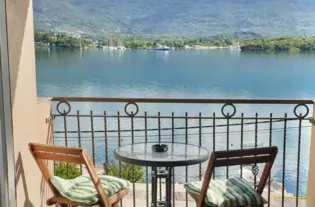 Дом с собственным причалом в Крашичи