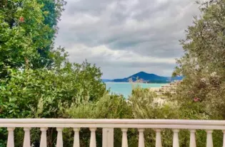 Новый таунхаус с четырьмя спальнями в Режевичи