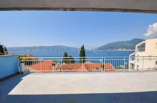 Дом с двумя спальнями в Тивате