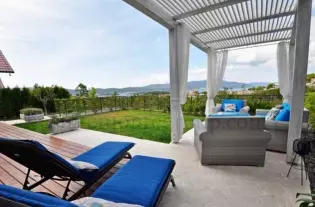 Дом с тремя спальнями в Тивате