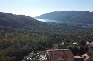 Дом с двумя спальнями в Поди