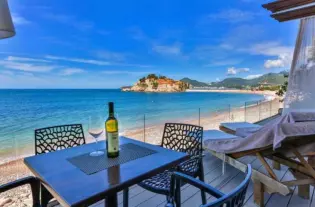 Квартира с двумя спальнями на Святом Стефане