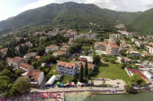 Новая квартира с двумя спальнями в Баошичи