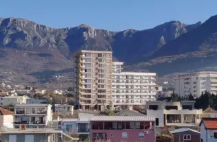 Квартира с двумя спальнями в Баре