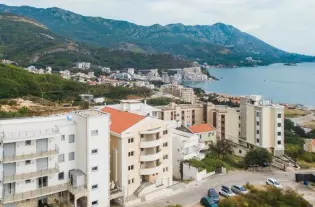 Квартира с тремя спальнями в Бечичи