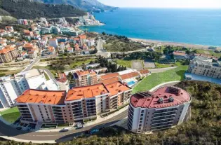 Квартира с тремя спальнями в Бечичи