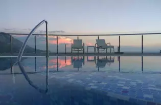 Вилла с бассейном в Бечичи