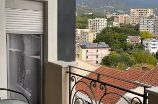 Квартира с тремя спальнями в Бечичи