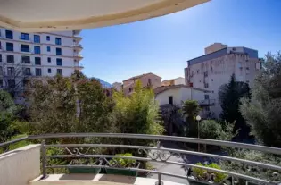 Квартира с тремя спальнями в Бечичи